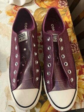 Converse women size 9 glitter shoe